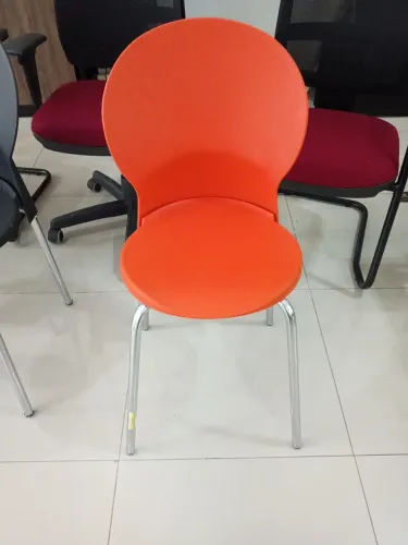 Cadeira fixa em polipropileno