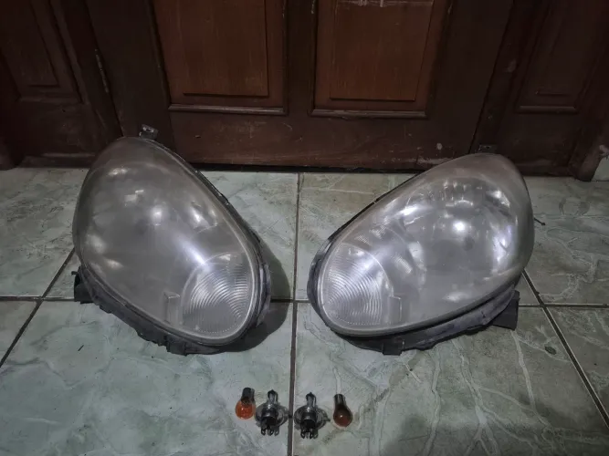 Par farol nissan march original