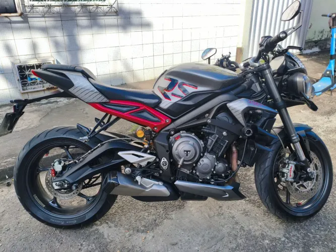 TRIUMPH STREET TRIPLE 765 RS