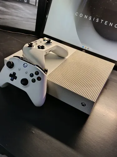 Xbox One - 1TB - 3 controles