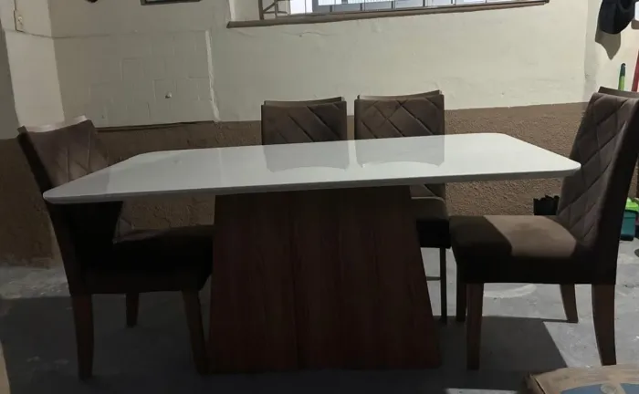 Mesa 6 Lugares MDF laqueado com tampo de vidro - 10 x 150,00 no cartão de crédito