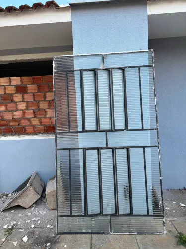 Janela de ferro com vidro