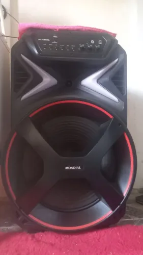 vendo uma caixa de som