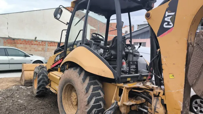 Retroescavadeira 4x2 Caterpillar 416e 2011