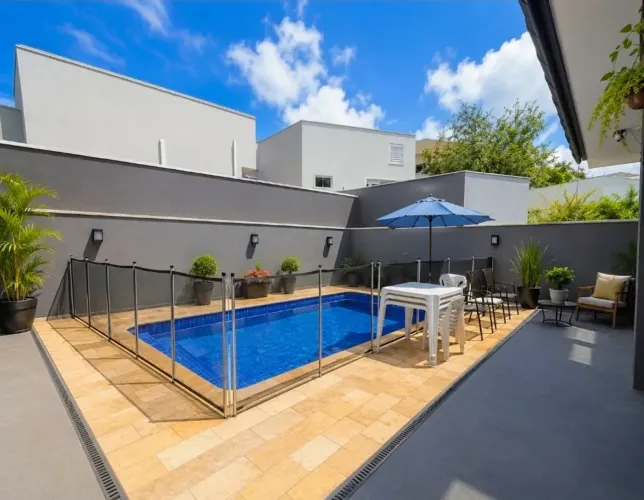 Condomínio Sunset Village Sunset Casa totalmente Térrea com 3 quartos, piscina aquecida, 4