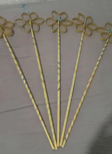 Flor dourada 5 reais cada