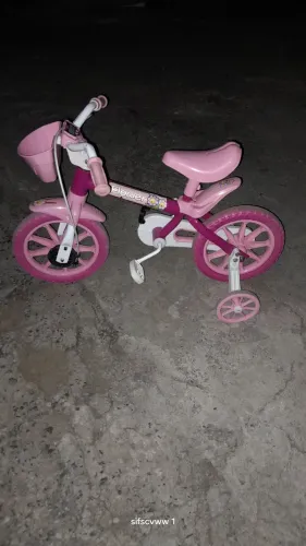 Bicicleta infantil  com apoio  pra garrafinha 