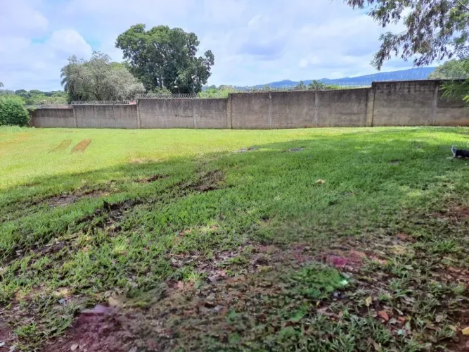 Terreno plano no Lago Azul