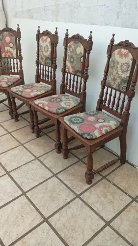 Lindas Cadeiras Antigas em perfeito estado