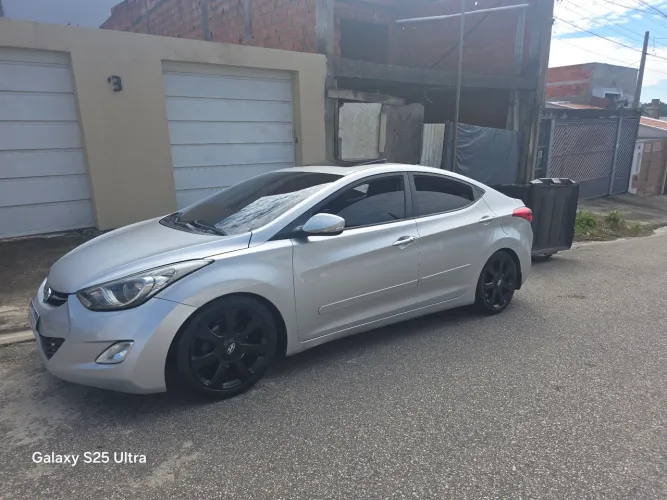 Hyundai Elantra GLS 1.8 16V Aut. 2013