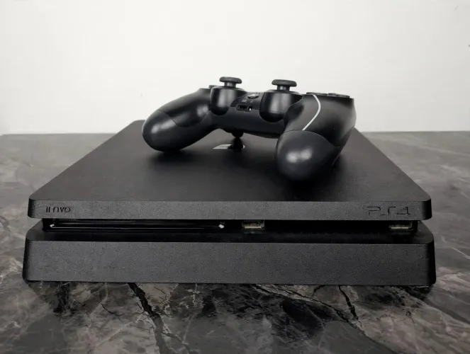Vendo PS4 + Controle - 1.299