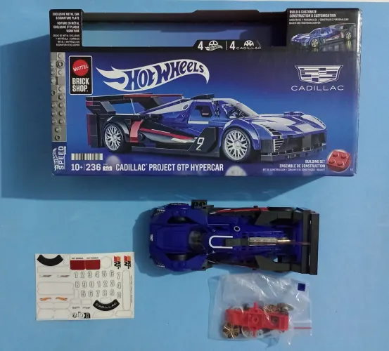 Cadillac Hotwheels ( lego) Faltando as rodas traseiras e o carrinho de metal 