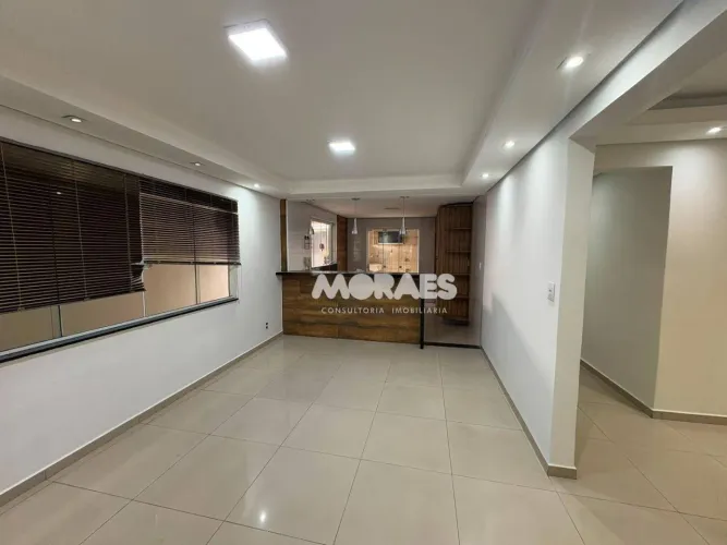 Casa com 2 quartos, sendo 1 suíte para alugar, 190 m² por R$ 2.200/mês - Parque Vista Aleg