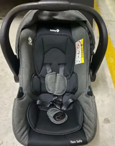 Bebê conforto safety com base isofix