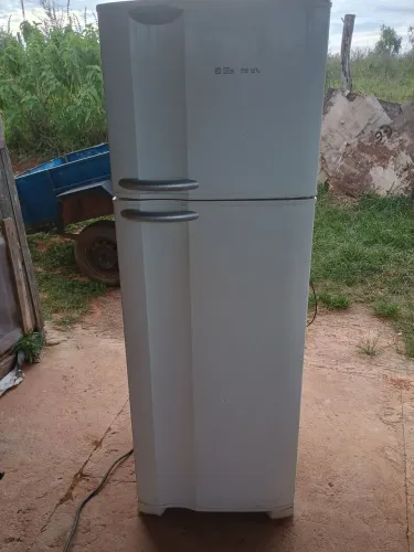 GELADEIRA ELECTROLUX   365  LITROS 