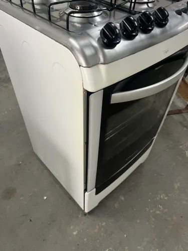 Fogão 4 bocas Electrolux elétrico.
