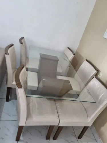 Mesa de Jantar 6 Lugares com Tampo de Vidro | Excelente Estado | Cadeiras Conservadas<br>