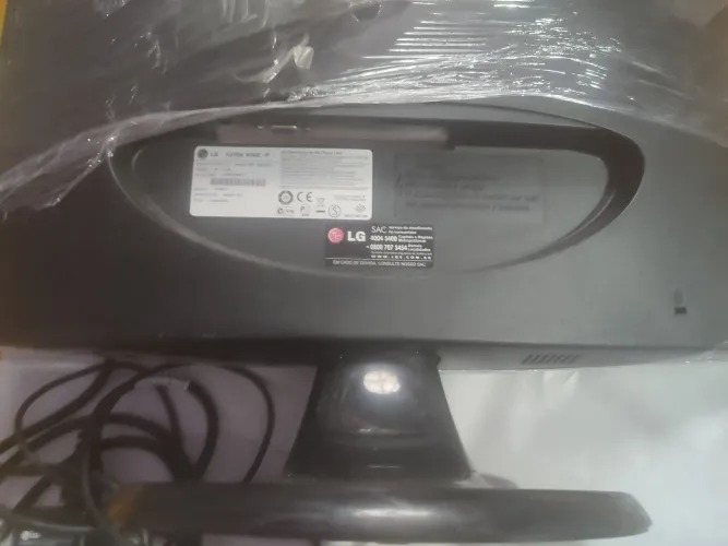 Monitor LG Flatron w1943c c fonte R$150,00 leia a descrição.