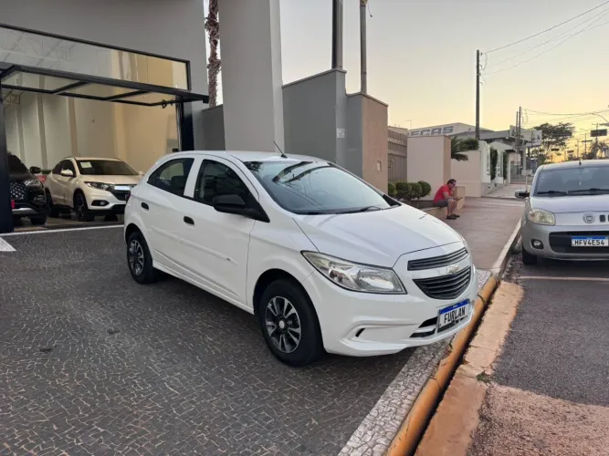 Chevrolet Onix Hatch LS 1.0 8V Flex Power Mec. 4P 2015