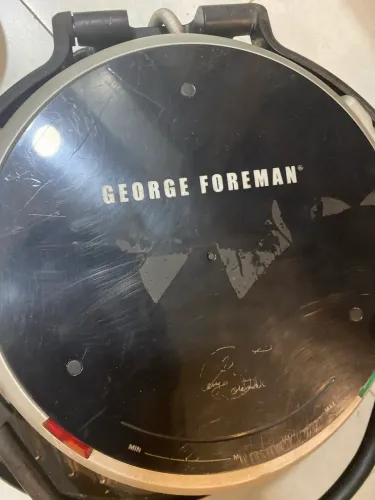 George Foreman Multi 360, um grill elétrico redondo
