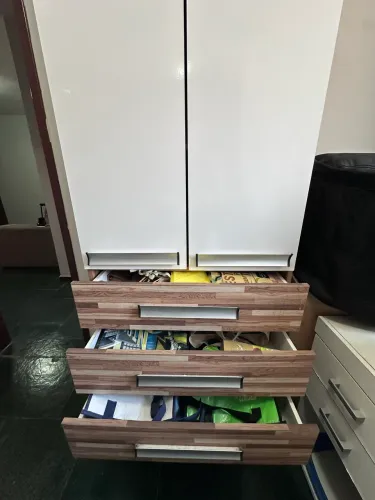 Vendo armário bonito e multifuncional