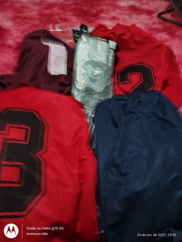 Vendo esse excelente jogo de camisas completo leia o anúncio 