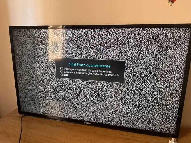 Vende se tv Samsung 43 (marca na tela) funcionando normal