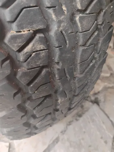 Rodas com pneus novos Blazer e S10 225 75 15 Firestone