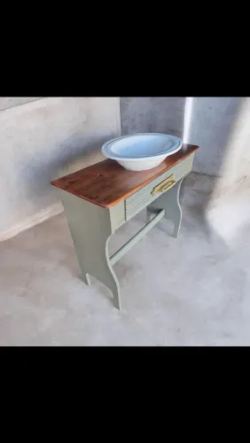 Aparador para banheiro antiga
