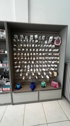 Vendo 7 Armário canaletado com ganchos e prateleiras+ ilha ga