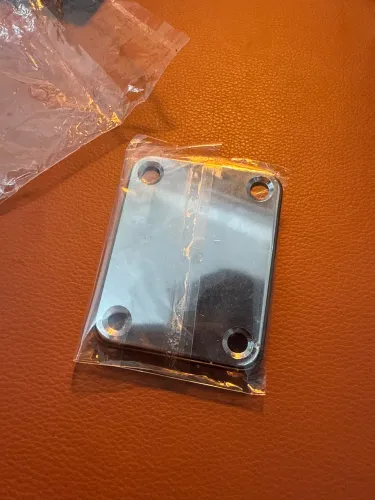 NECKPLATE NOVO GUITARRA
