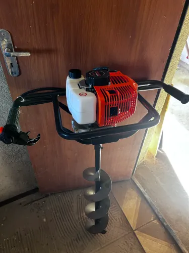 Máquina de fazer furo no solo