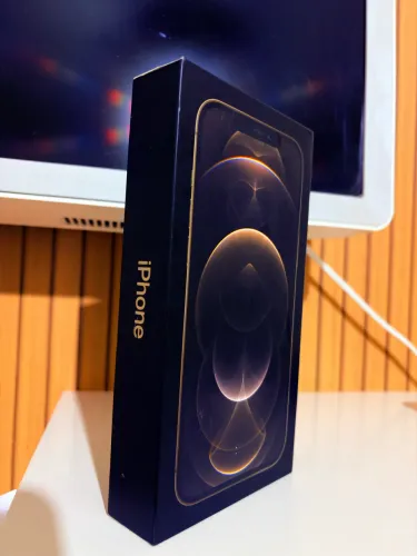 Vendo caixa de IPhone 12 Pro Max (vazia)