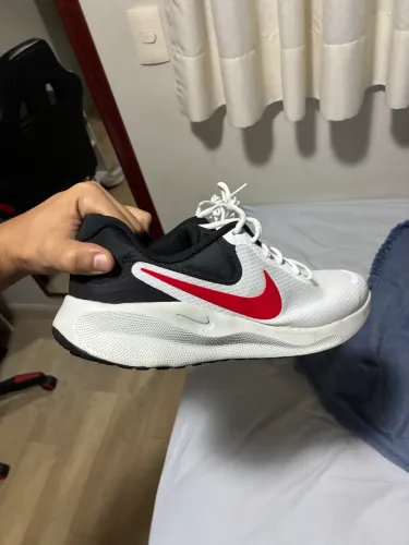 Tenis NIKE original usado apenas uma vez