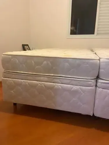 Vendo 2 camas box baú solteiro - com colchão. Castor. 1 cama R$700. Ou 2 camas R$1200.
