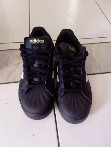 Tênis Adidas