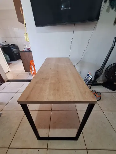 Mesa de escritório estilo industrial