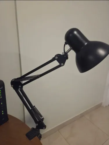 Luminária Articulada de Mesa