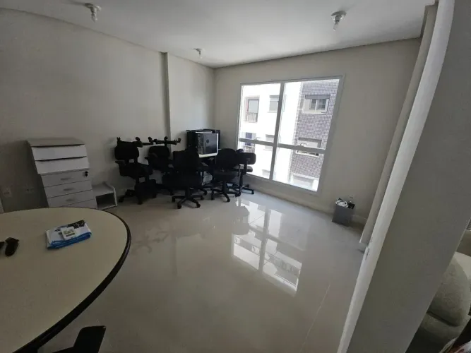SALA COMERCIAL PARA LOCAÇÃO 55m² | MOBILIADA | 2 VAGAS DE GARAGEM