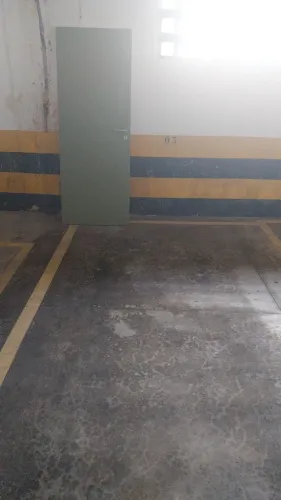 Porta de sala de 80 ctm com duas cor verde e branca  já completa valor 300 reais 