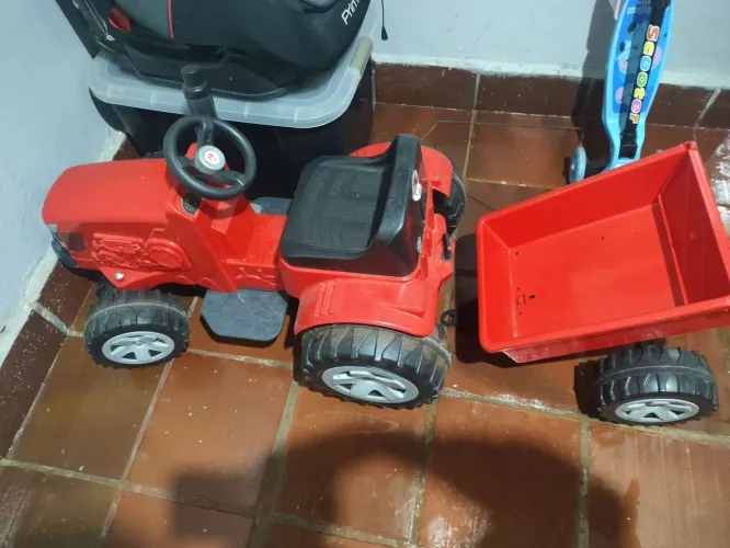 Trator elétrico infantil 