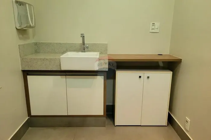 Aluga Sala Reformada e com Ar-Condicionado no Higienópolis Medical Center  32m²