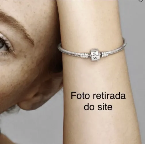 Pulseira Pandora original(acompanha alguns berloques)