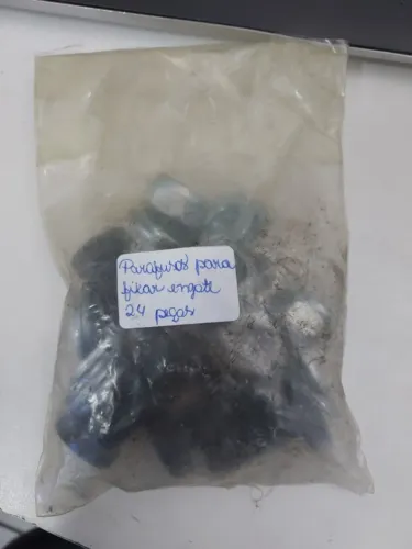 Parafusos para fixar engate