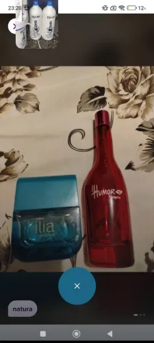 Frascos vazios de perfumes Ília e Humor