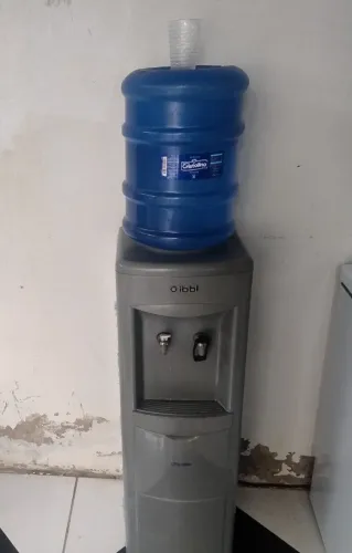 Vendo esse bebedouro  500 reais semi novo 