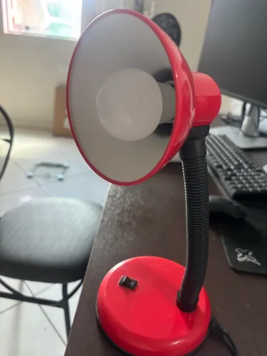Luminária de mesa com haste flexível