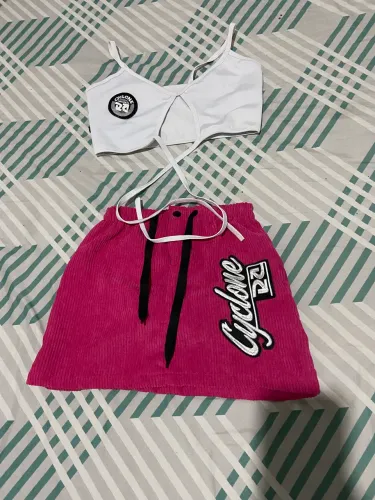 Conjunto da Cyclone saia e blusa 