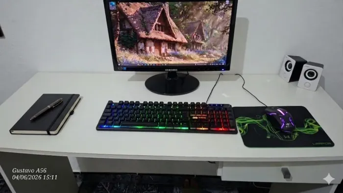 Computador completo com mesa