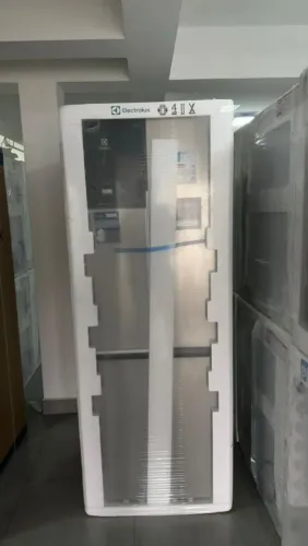 Geladeira Electrolux Frost Free Inverter 484L Efficient AutoSense 3 Portas Inox nova <br>